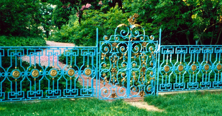 Restoration of Old Westbury Gardens fence